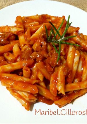 Una foto de Macarrones con carne picada y tomate frito