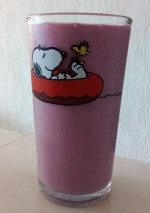 Una foto de Licuado de fresa, zarzamora, plátano y avena