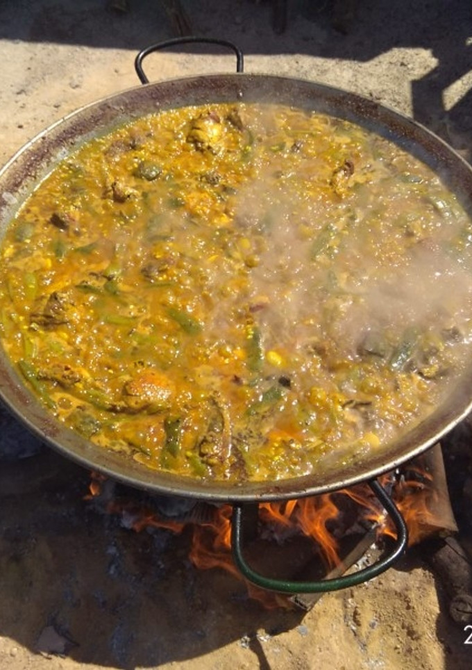 Una foto de Paella valenciana
