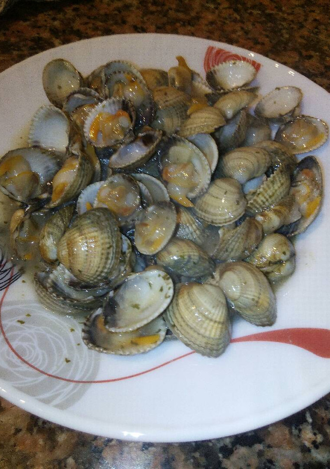 Una foto de Berberechos en salsa verde