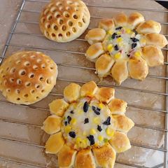 A picture of Flower Chicken Bread.