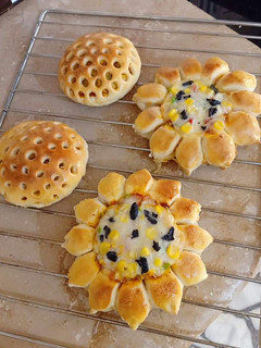 A picture of Flower Chicken Bread.