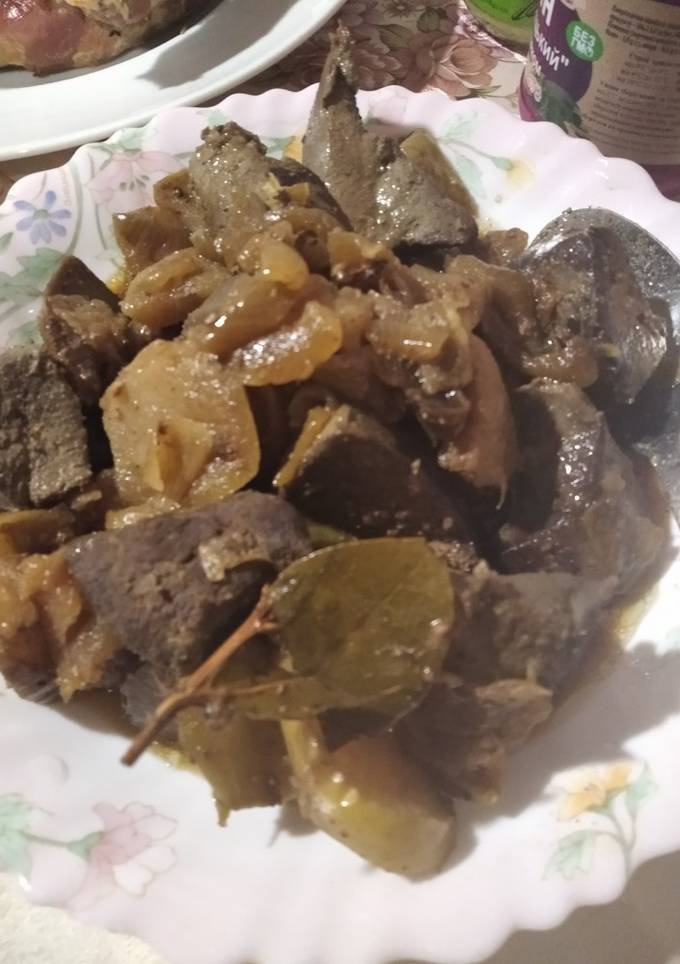 Печінка з яблуками