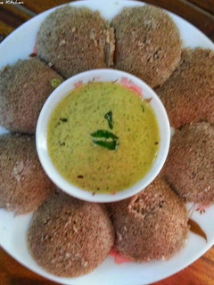 इंस्टेंट रागी इडली(Instant ragi idli recipe in hindi) रेसिपी मुख्य फोटो