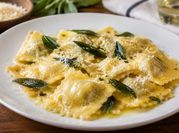 Una foto de pasta rellena