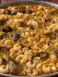 Una foto de Paella de marisco