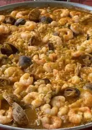 Una foto de Paella de marisco
