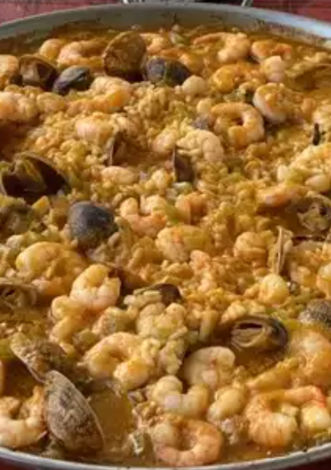 Una foto de Paella de marisco