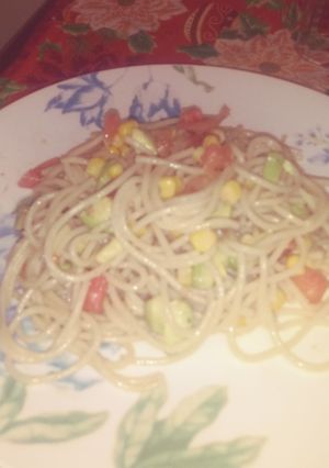 Una foto de Salpicón de tallarines y verduras