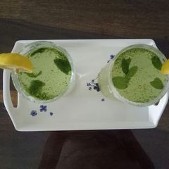 A picture of Refreshing mint lemonade.