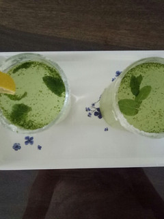 A picture of Refreshing mint lemonade.