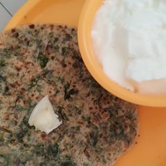 A picture of Methi paratha.