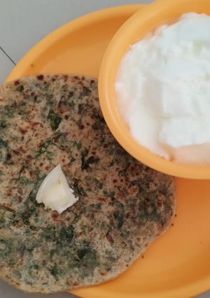 A picture of Methi paratha.