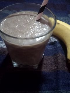 બનાના-ચોકલેટ મીલ્ક શેક (Banana Chocolate Milkshake Recipe In Gujarati) રેસીપી મુખ્ય ફોટો