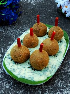 ডাল চাওয়াল আরানসিনি উইথ পালক রায়তা রেসিপির প্রধান ছবি