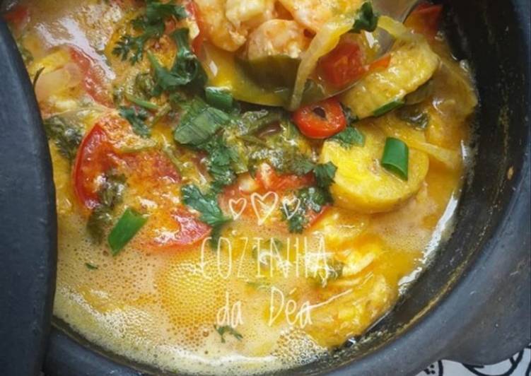 "Uma moqueca arretada" (moqueca de camarão com banana da terra) -
Tudogosreceitas