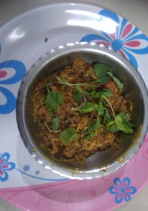 લીલી ડુંગળી અને સેવ ટામેટાનું શાક(Lili dungli-sev-tameta nu shak recipe in Gujarati) રેસીપી મુખ્ય ફોટો
