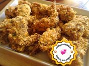 Una foto de pollo con cereales corn flakes
