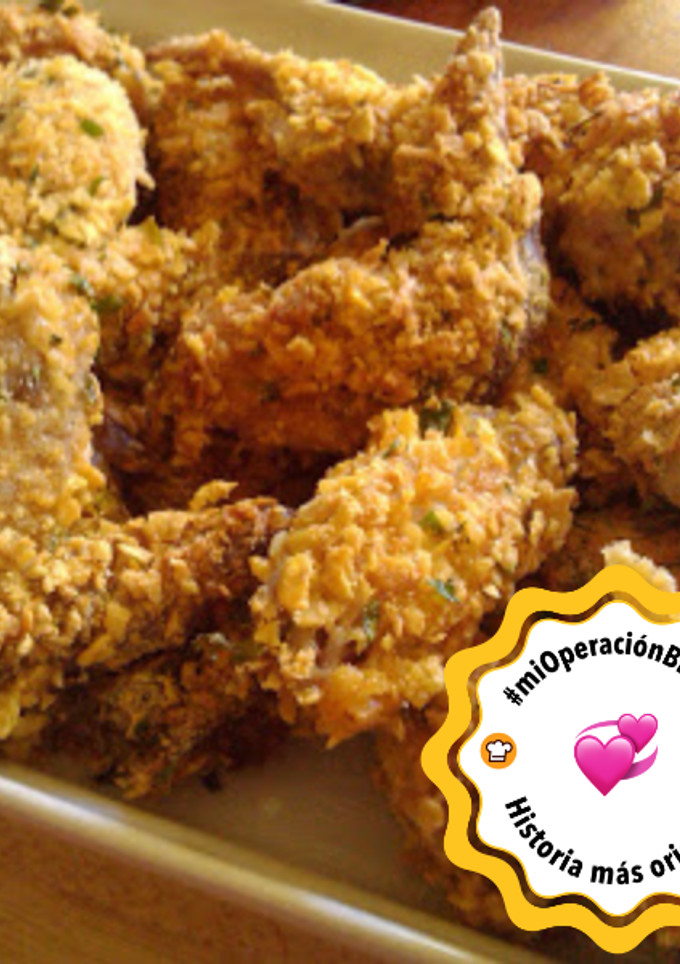 Una foto de Alitas de pollo crujientes al horno rebozadas en cornflakes
