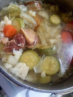 Una foto de Caldo de res
