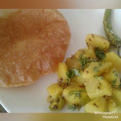 A picture of Whosayna’s Methi Aloo and Puri.