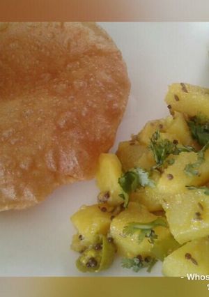 A picture of Whosayna’s Methi Aloo and Puri.