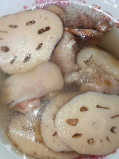 簡易電鍋養生燉湯💞 蓮藕花生豬腳湯 的食譜成品照片