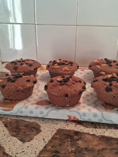 Una foto de Muffins de Cocoa y yogur de duraznos