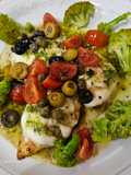 Pollo con pesto de rúcula y ensalada de cherry