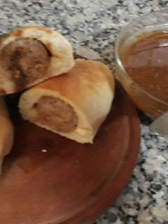 Una foto de Chorizo envuelto en masa de pan francés