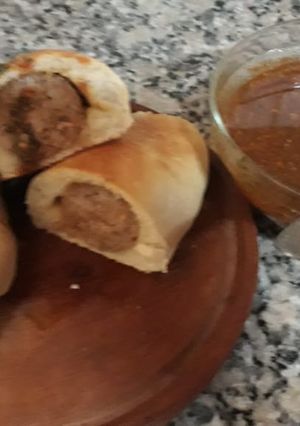Una foto de Chorizo envuelto en masa de pan francés
