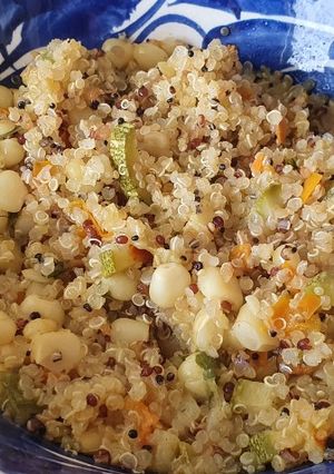 Una foto de Quinoa con verduras
