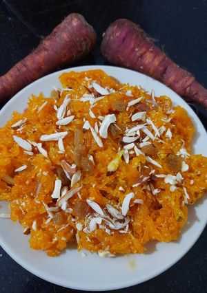 ગાજર નો હલવો (Gajar Halwa Recipe In Gujarati) રેસીપી મુખ્ય ફોટો