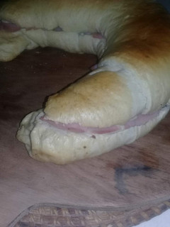 Una foto de Medialunas de jamón y queso!!!!