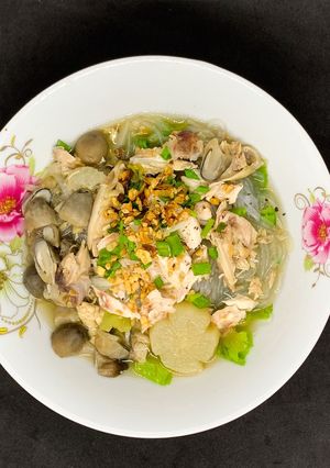 Hình của món Eat clean - D18: Hủ tiếu gà (361cal).