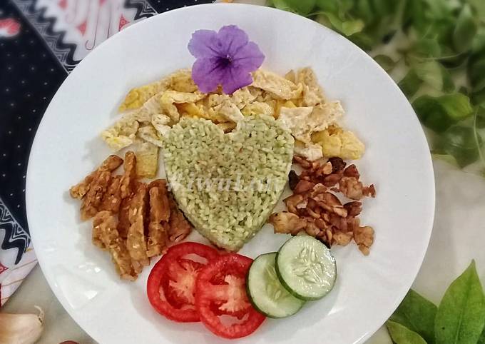 Cara Gampang Menyiapkan Nasi Goreng Hijau, Bisa Manjain Lidah