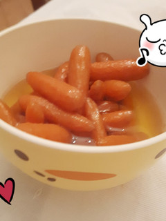 A picture of Caramelized baby carrots.