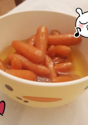 A picture of Caramelized baby carrots.