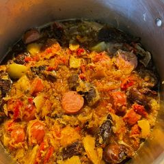 A picture of Kielbasa with Sauerkraut.