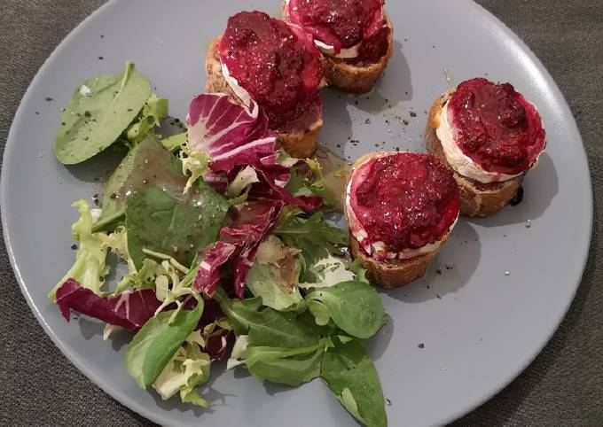 Tartines framboise, chèvre et miel