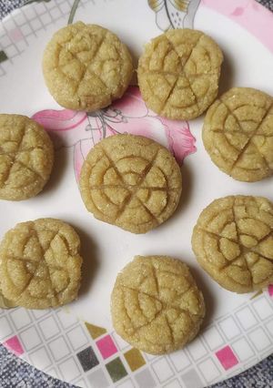 A picture of Khoya peda.