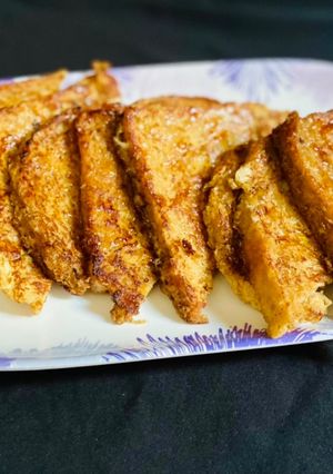 A picture of French Toast/kids breakfast.