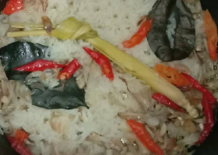 Cara Gampang Menyiapkan Nasi Liwet ikan teri Anti Gagal