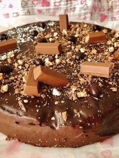 Una foto de Tarta fácil de chocolate, cacahuete y café