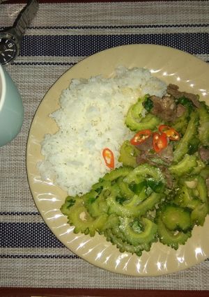 Hình của món Khổ qua xào Hawaii.