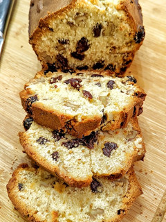 Una foto de Plum cake con nueces y pasas