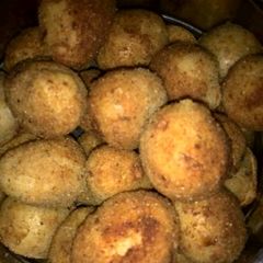 A picture of Cprisy Yam Balls with Minced meat.