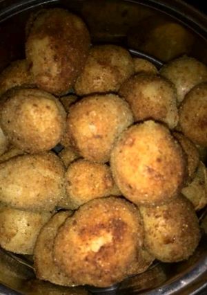 A picture of Cprisy Yam Balls with Minced meat.