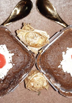 A picture of White chocolate molten lawa.