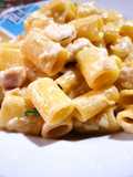 Mezze maniche con persico e gamberetti